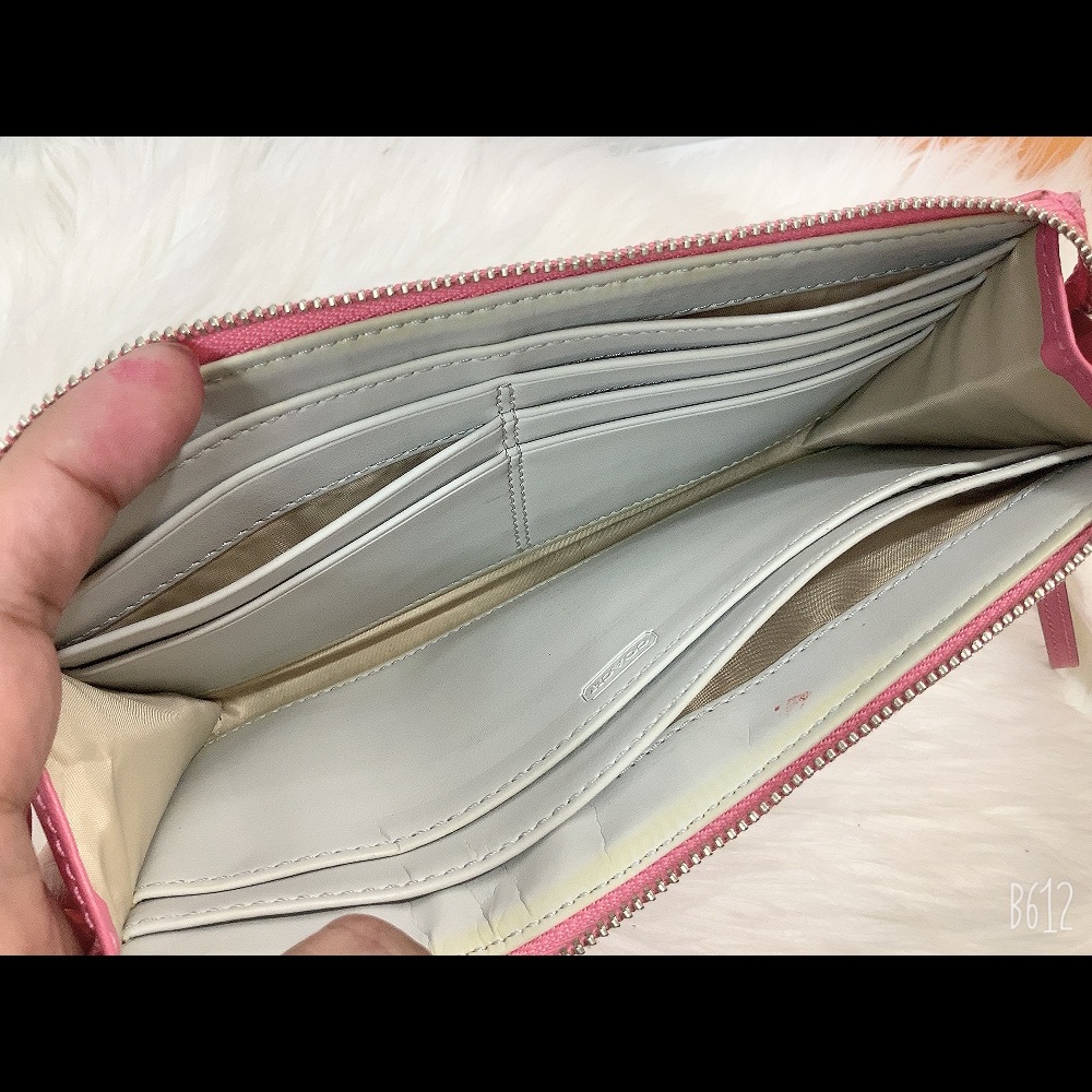 100% Authentic Coach Zippy Wallet . - image 7